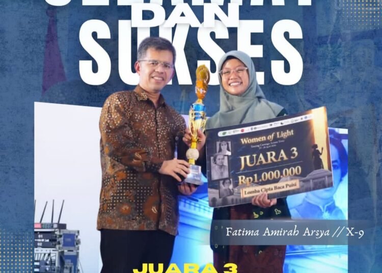 Bikin Bangga !! Fatima Amirah Arsya Siswi SMAN 1 Kedamean Raih Juara 3 Lomba Cipta Baca Puisi Tingkat Nasional