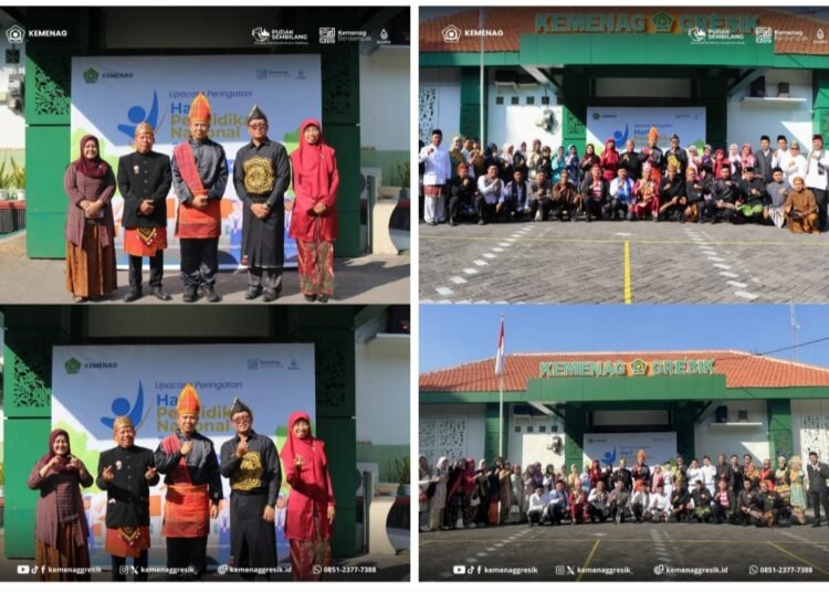 Semarak Pakaian Adat Simbol Kebangkitan Hardiknas Dimulai dari Kantor Kemenag Gresik