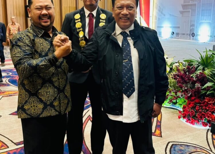 Istimewa !! Dua Bupati Gresik, Gus Yani dan Pak Sambari Hadiri Pelantikan Rektor Unigres
