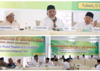 Ketua Umum MUI Gresik Sepakat Jaga Kehormatan Kiai dan Pesantren dari Framing Medsos saat Hadiri Rakorwil IV MUI Jatim