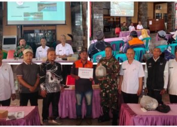 Jelang Penutupan, Satgas TMMD Kodim Gresik Berikan Penyuluhan dan Bantuan Benih Ikan Nila untuk Warga Slempit