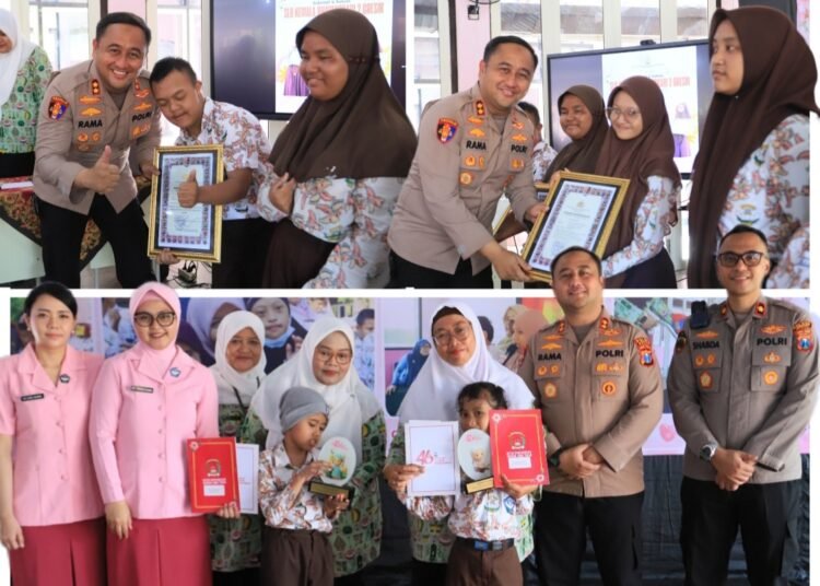 Bikin Haru !! Kapolres Gresik Berikan Apresiasi untuk Guru dan Siswa Berprestasi SLB Kemala Bhayangkari 2