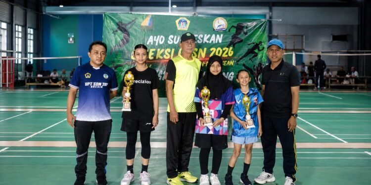 Kilau Raket Aqila: Debut Manis Sang “Giant Killer” dari MIN 1 Gresik