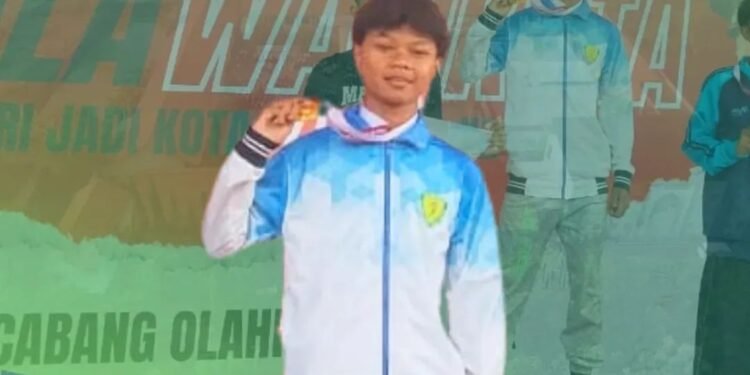 Inilah Tirta, Murid MTsN Gresik Raih Juara 1 Lari 800 Meter di Piala Walikota Surabaya 2026