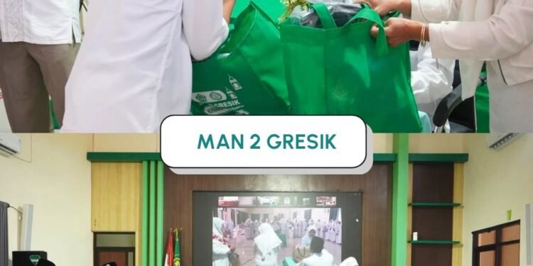 Peduli Sesama, MAN 2 Gresik Gelar Lebaran Yatim & Penyandang Disabilitas 1448 H