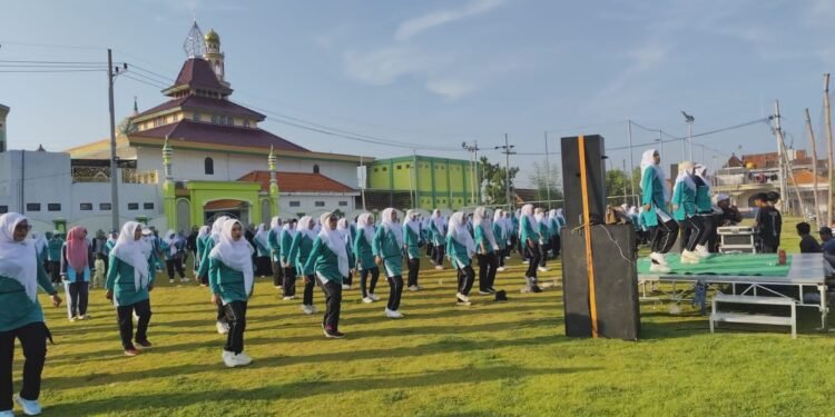 Bangun Kebersamaan dan Pererat Silaturahmi, Fatayat NU Dukun Gelar Senam Sehat Bersama