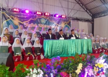 Haflah Akhirussanah Madrasah Diniyah Ponpes Alkarimi Gresik Berlangsung Penuh Haru