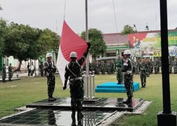 Kodim 0817/Gresik Gelar Upacara Bendera Wujudkan Kedisiplinan dan Semangat Pengabdian