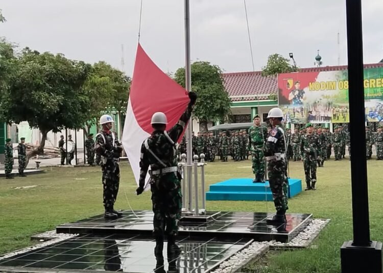 Kodim 0817/Gresik Gelar Upacara Bendera Wujudkan Kedisiplinan dan Semangat Pengabdian