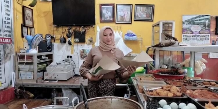 Habiskan Ratusan Kilo Daging dan Beras, Tumpeng Nasi Krawu 4,5 Meter Siap Pecahkan Rekor MURI