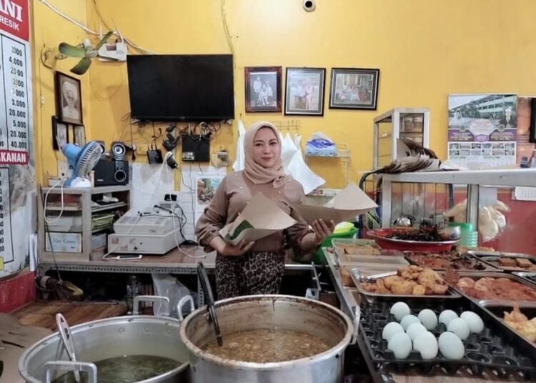 Habiskan Ratusan Kilo Daging dan Beras, Tumpeng Nasi Krawu 4,5 Meter Siap Pecahkan Rekor MURI