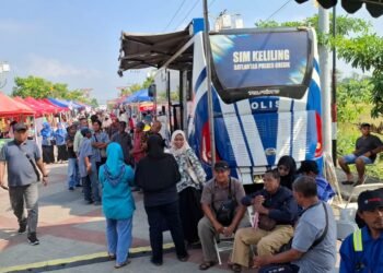 Puluhan Warga Serbu SIM Keliling Polres Gresik di Festival Nasi Krawu KWGe