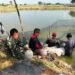 Babinsa Hadir di Tengah Petani Tambak, Panen Bibit Bandeng Jadi Wujud Nyata Pendampingan Masyarakat