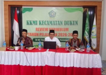 Bersama Pengawas Madrasah, KKMI Dukun Gelar Telaah dan Review Kurikulum Madrasah Ibtidaiyah Tahun Ajaran 2026-2027