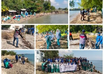 Kompak !! Baper Panceng Bersama Universitas Sunan Gresik Bersihkan Pantai Dusun Mulyorejo Dalegan