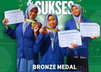 Inilah 3 Siswi MAN 1 Gresik Sukses Raih Bronze Medali Lomba Esai Tingkat Nasional