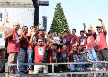 Istimewa!! Tumpeng Nasi Krawu Komunitas Wartawan Grissee Berhasil Pecahkan Rekor MURI