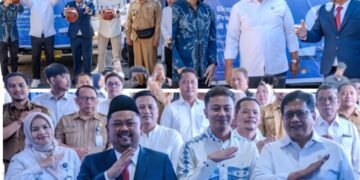 Bupati Gus Yani dan Wamen Viva Yoga Lepas Ekspor Rajungan Gresik ke Amerika Serikat