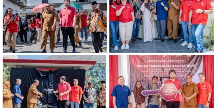 Sekda Gresik Serahkan Bantuan Rumah Layak Huni Program DAK PPKT Desa Campurejo Panceng