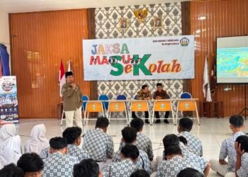 Bawaslu Gresik Cetak Generasi Penjaga Demokrasi Lewat Goes to School di SMAN 1 Kebomas