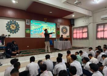 Bawaslu Gresik Goes to School: Ajak Pelajar SMK Nurul Islam Gresik Jadi Garda Terdepan Demokrasi Berintegritas