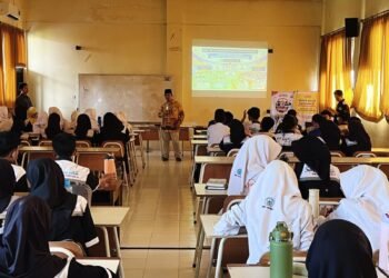 Cetak Pemilih Cerdas Sejak Dini, Bawaslu Gresik Sambangi SMKN 1 Driyorejo