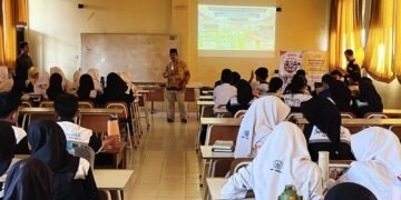 Cetak Pemilih Cerdas Sejak Dini, Bawaslu Gresik Sambangi SMKN 1 Driyorejo