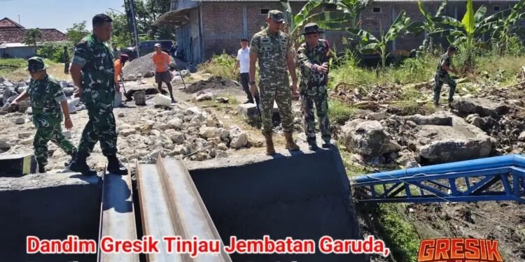 Dandim Gresik Tinjau Jembatan Garuda, Pastikan Pembangunan Berjalan Lancar
