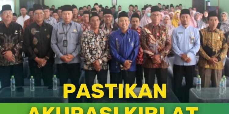 Pastikan Arah Kiblat, Kepala Kemenag Gresik Fasilitasi Kalibrasi Masjid Umat