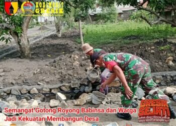Semangat Gotong Royong Babinsa dan Warga Balongpanggang Jadi Kekuatan Membangun Desa