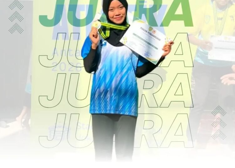 THE FLYING QUEEN! Nienda Meisha MAN 2 Gresik Tampil Anggun dan Tangguh, Sabet Juara 2 Lompat Jangkit Putri Jatim