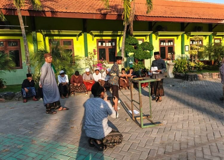 Indonesia Berkiblat: Takmir Masjid Ibnu Sina MTsN Gresik Ikuti Gerakan Nasional 1.448K Rashdul Qiblat