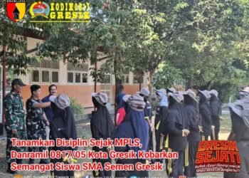 Tanamkan Disiplin Sejak MPLS, Danramil 0817/05 Kota Gresik Kobarkan Semangat Siswa SMA Semen Gresik
