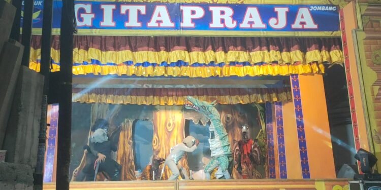 Pagelaran Ludruk Gita Praja dari Jombang Pungkasi Sedekah Bumi Cagak Agung Cerme