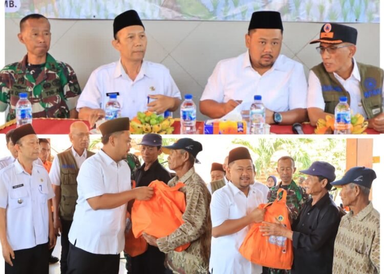 Ribuan Petani Gagal Panen, Bupati Gus Yani Hadir Salurkan Bantuan 