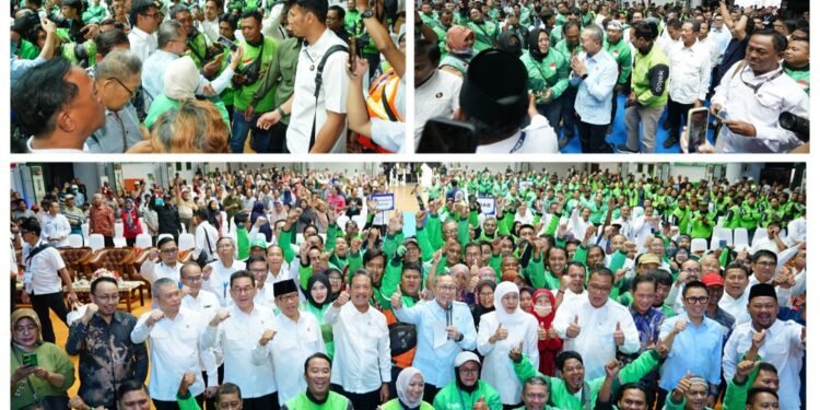 Lautan Ojol Sumringah Dapat Bantuan Paket Sembako dari Petrokimia Gresik dan Kemenko Pangan RI