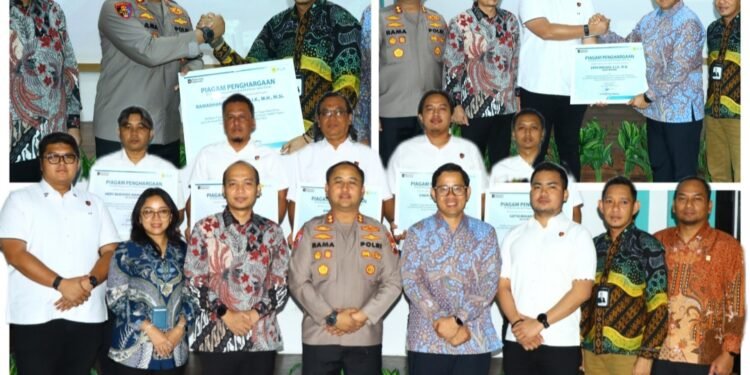 Polres Gresik Terima Penghargaan Tertinggi dari PLN UID Jawa Timur Usai Ungkap Kasus Pencurian Kabel Listrik