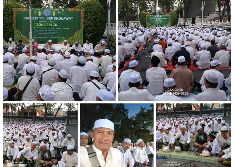 Lautan Jamaah Majelis Siji Bersholawat dan Kirim Doa di Taman Makam Pahlawan Gresik