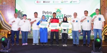 Jutaan Petani Indonesia Sudah Tua, Petrokimia Gresik Gelontor Beasiswa Dukung Regenerasi Petani