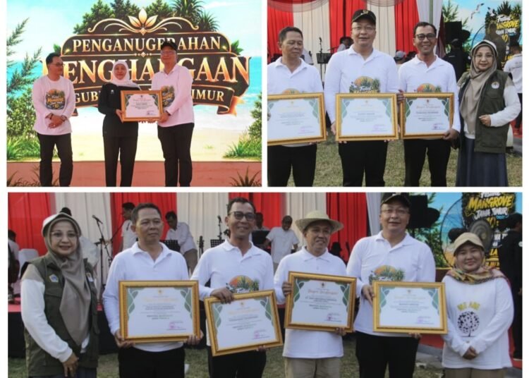 Kembali Ukir Prestasi, Bupati Gresik Raih Penghargaan di Festival Mangrove Jatim ke-10
