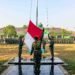 Prajurit Kodim 0817/Gresik Rutin Tiap Senin Gelar Upacara Bendera: Wujud Disiplin, Tanggung Jawab, dan Pengabdian