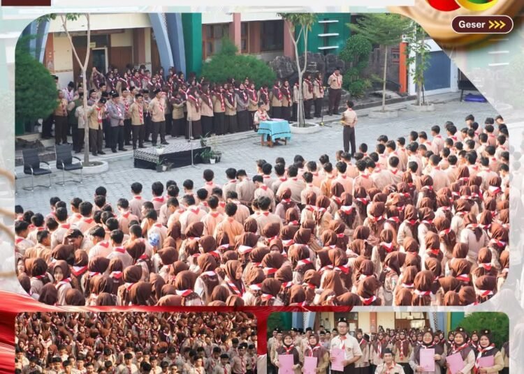 Peringati Hari Pramuka ke-65, Kepala MAN 2 Gresik Ajak Siswa Resapi Nilai Kedisiplinan dan Kemandirian