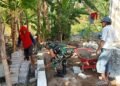 Tak Lelah Bantu Warga, Babinsa Cerme Terjun Langsung Wujudkan Jalan Desa Lebih Layak dan Nyaman 