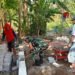 Tak Lelah Bantu Warga, Babinsa Cerme Terjun Langsung Wujudkan Jalan Desa Lebih Layak dan Nyaman