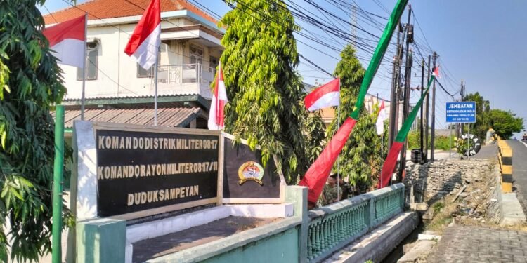 Semarak Kemerdekaan, Koramil 0817/11 Duduksampeyan Pasang Umbul-Umbul Sambut HUT ke-81 RI