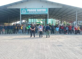 Semarak HUT ke-81 RI, TNI-Polri dan Muspika Balongpanggang Bersatu Ubah Pasar Sayur Jadi Lebih Bersih dan Nyaman