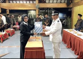 Semangat Kemerdekaan, Pemdes Prupuh Panceng Gelar Pelantikan Sekretaris Desa