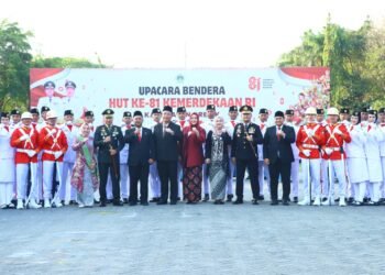 Kapolres Gresik Pimpin Upacara Penurunan Bendera HUT ke-81 RI: “Alhamdulillah Aman, Lancar, dan Khidmat”