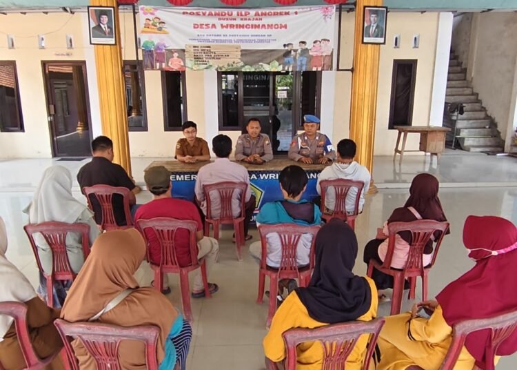 Polres Gresik Turun Langsung Edukasi Warga Bahaya Judi Online dan Pinjol Ilegal