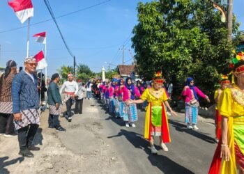 HUT RI ke-81 di Cagak Agung Gresik Makin Semarak, Warga Sulap Jalan Desa Jadi Panggung Budaya